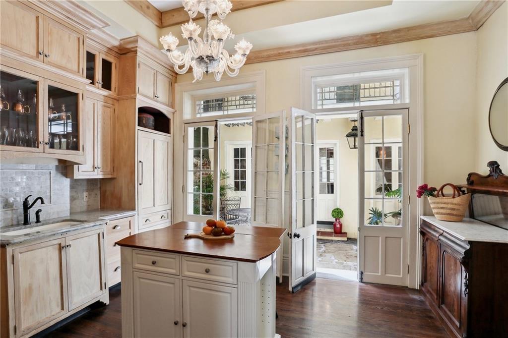 532 GOVERNOR NICHOLLS Street