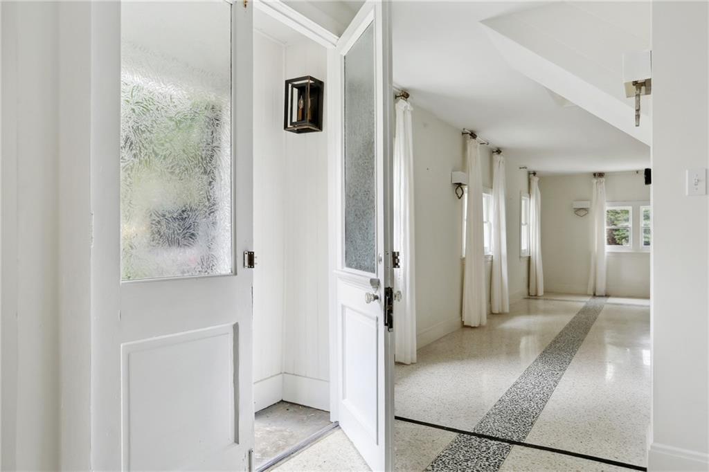 1729 PRYTANIA Street