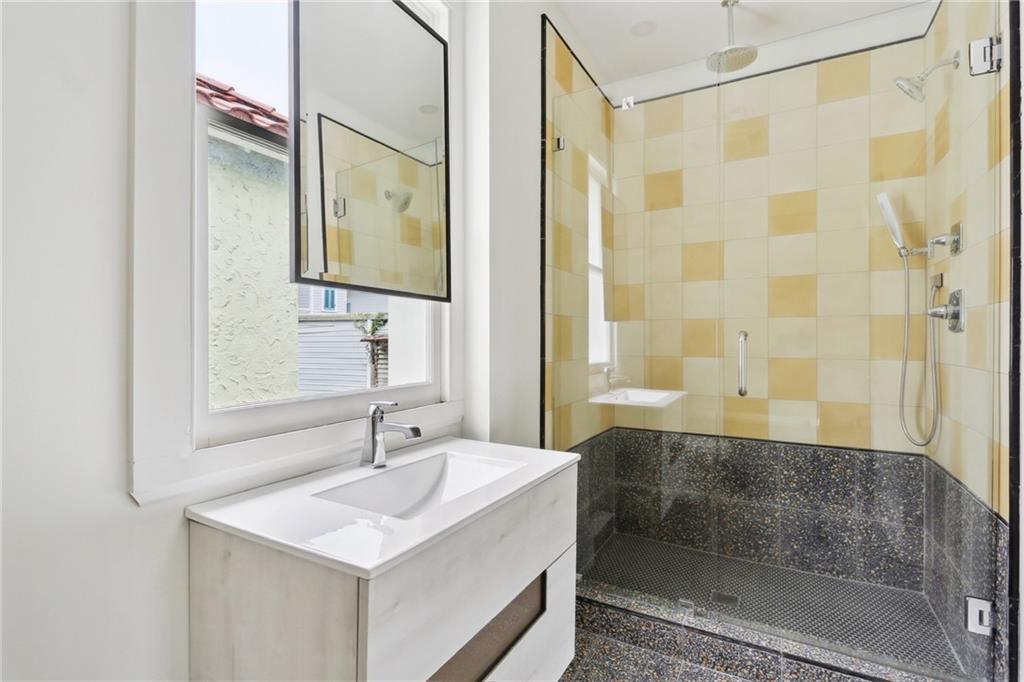 1729 PRYTANIA Street