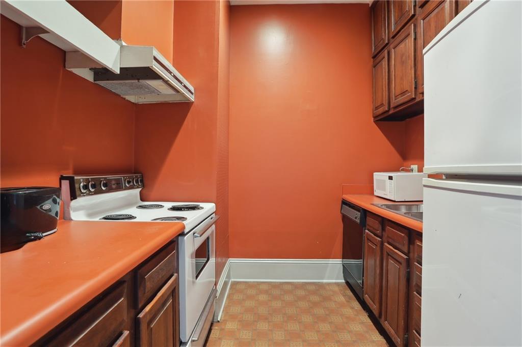 1138 CHARTRES Street