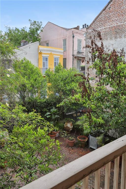 1138 CHARTRES Street