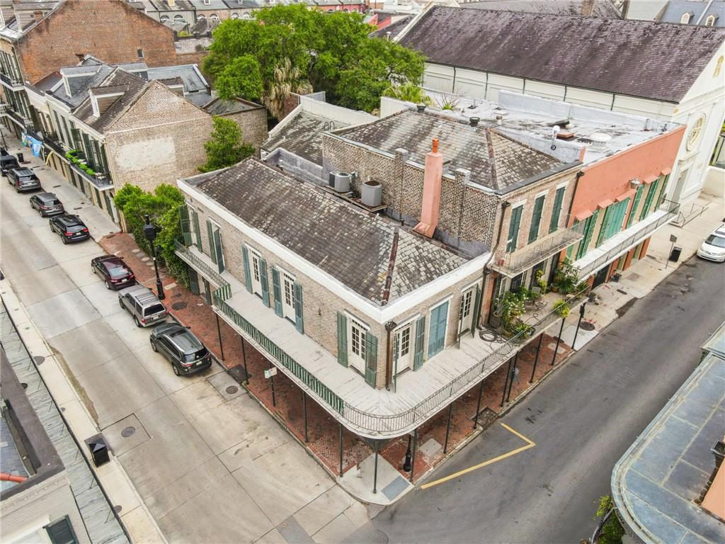 1138-1140 CHARTRES Street