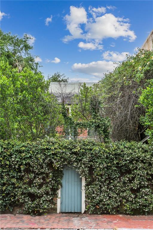 1138-1140 CHARTRES Street