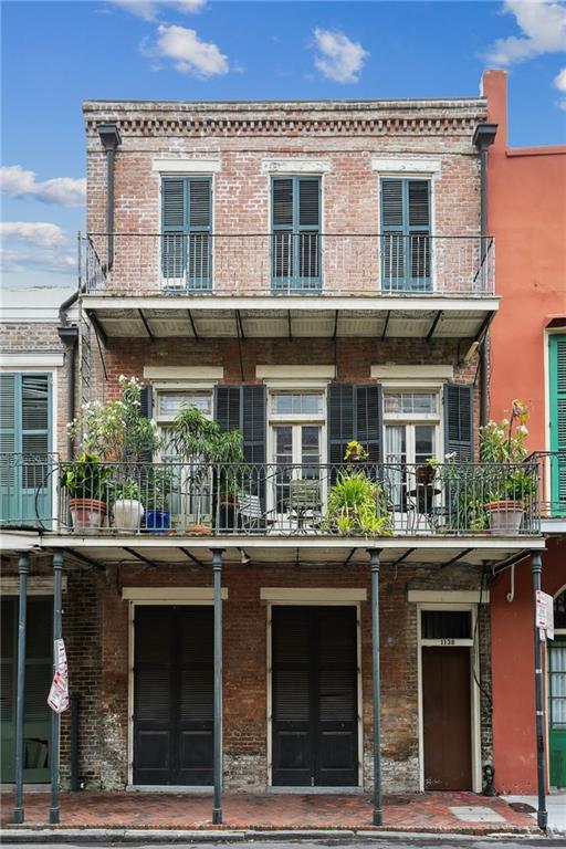 1138-1140 CHARTRES Street
