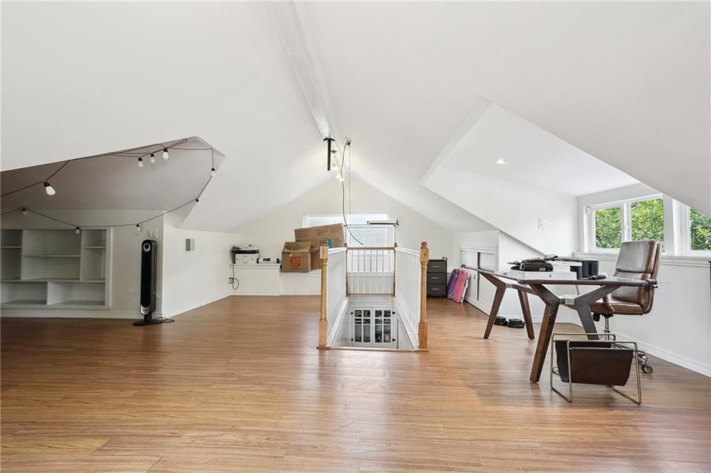 2429 OCTAVIA Street Upper