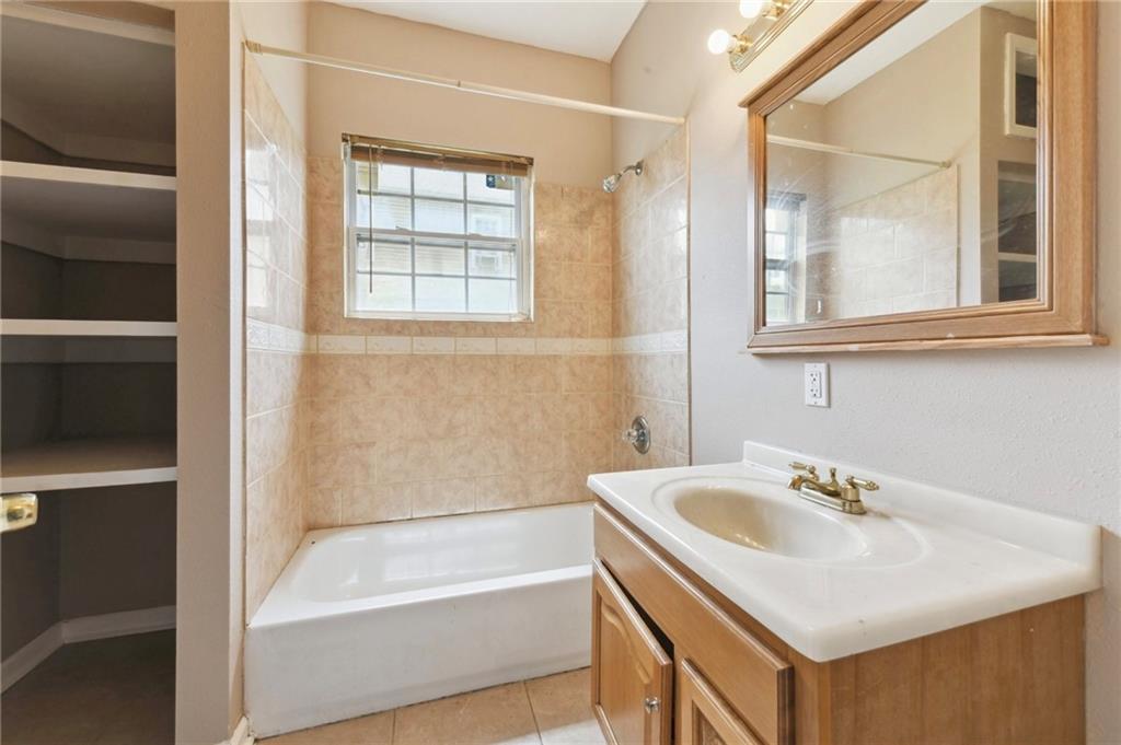 5428 30 DAUPHINE Street