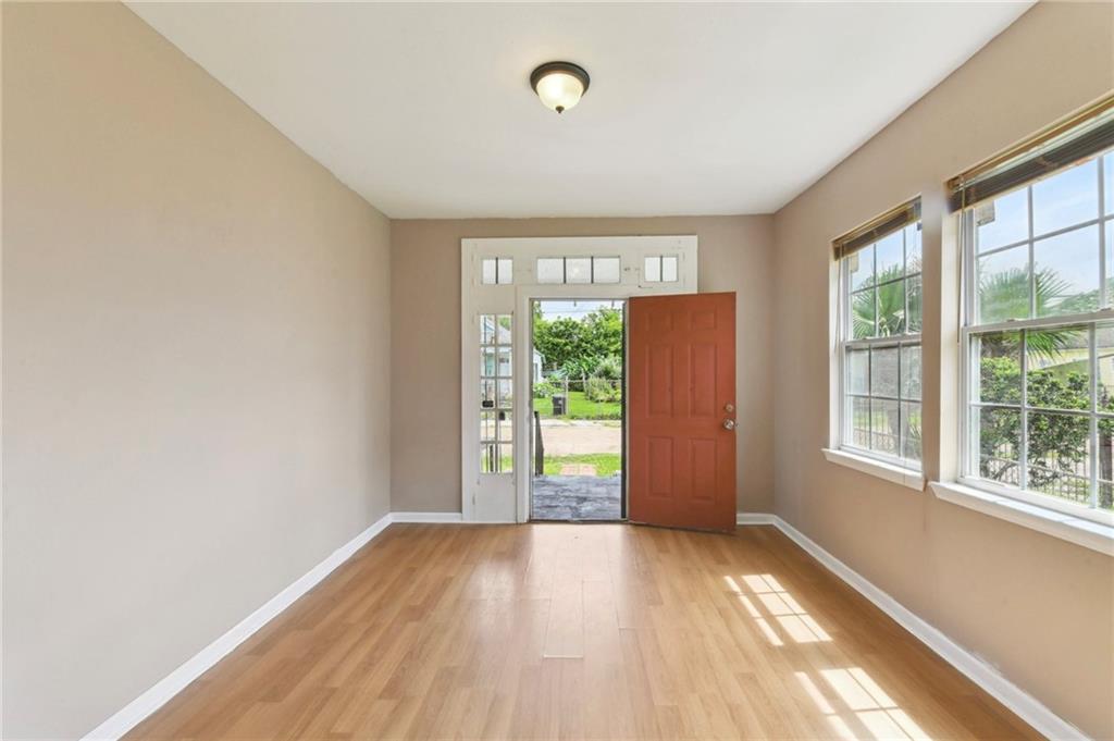 5428 30 DAUPHINE Street