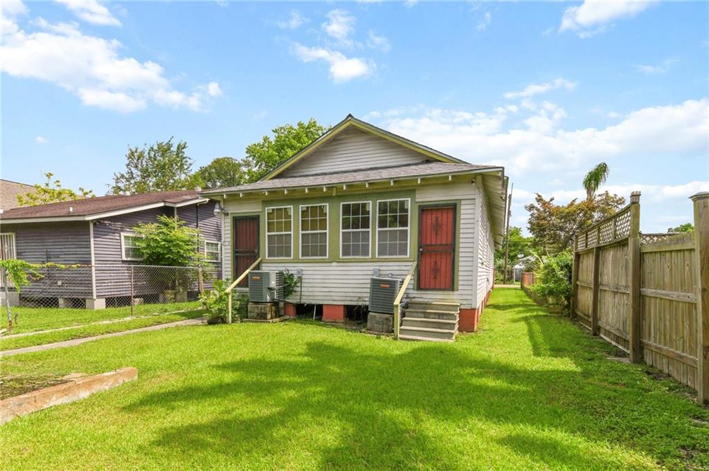 5428 30 DAUPHINE Street