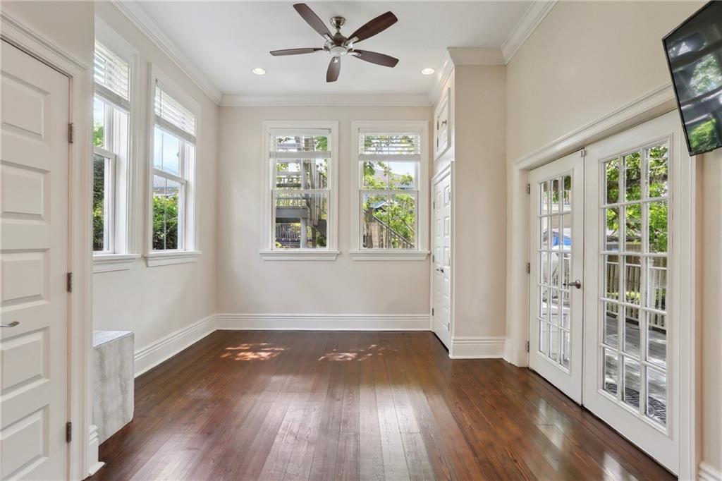 2307 GENERAL TAYLOR Street