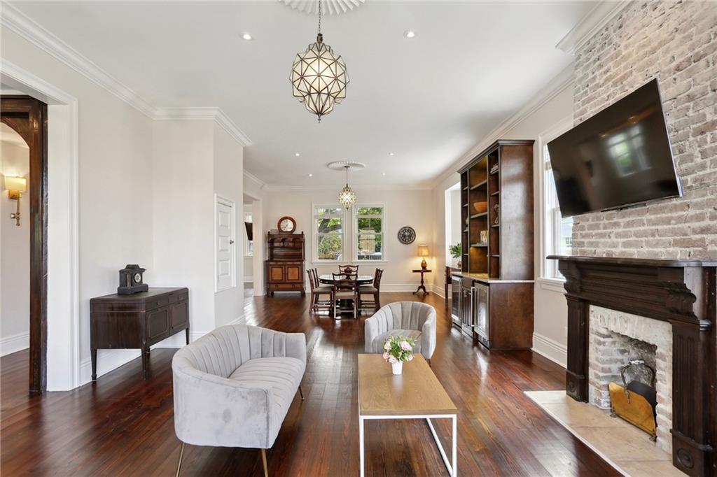 2307 GENERAL TAYLOR Street