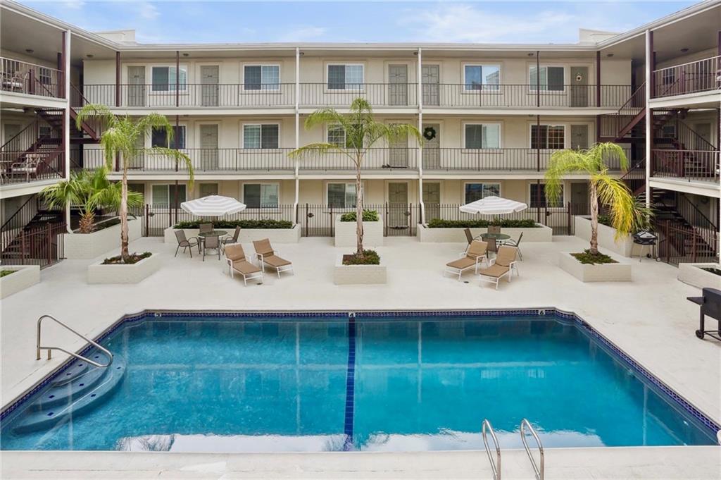 1765 COLISEUM Street 425