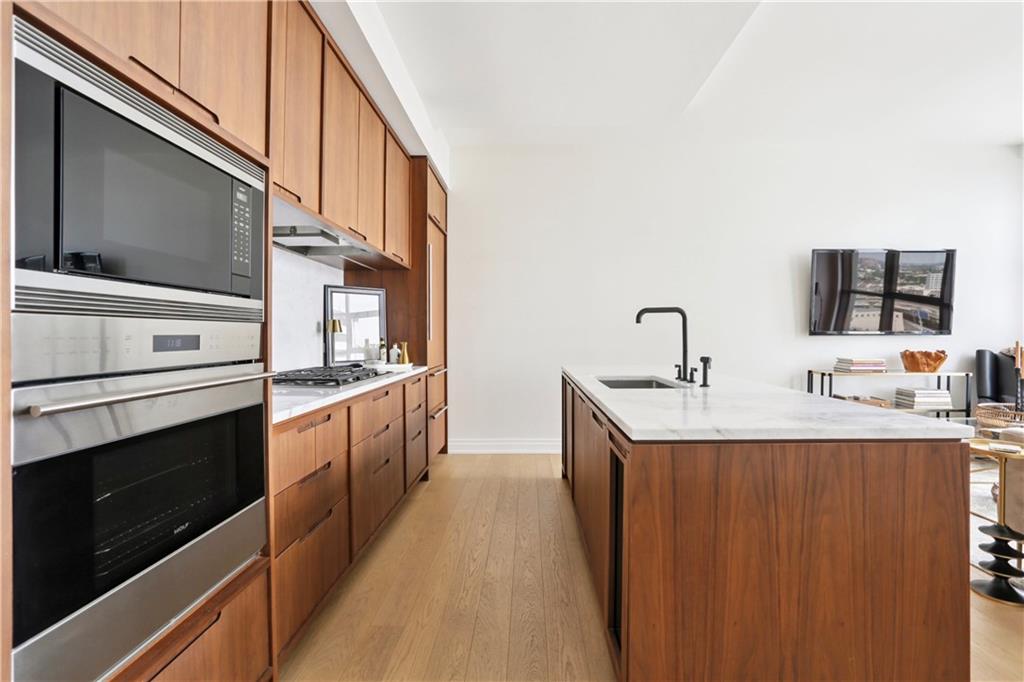 1001 JULIA Street 13G