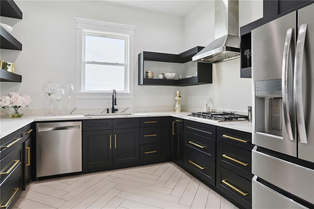 2221 SUNSET Boulevard