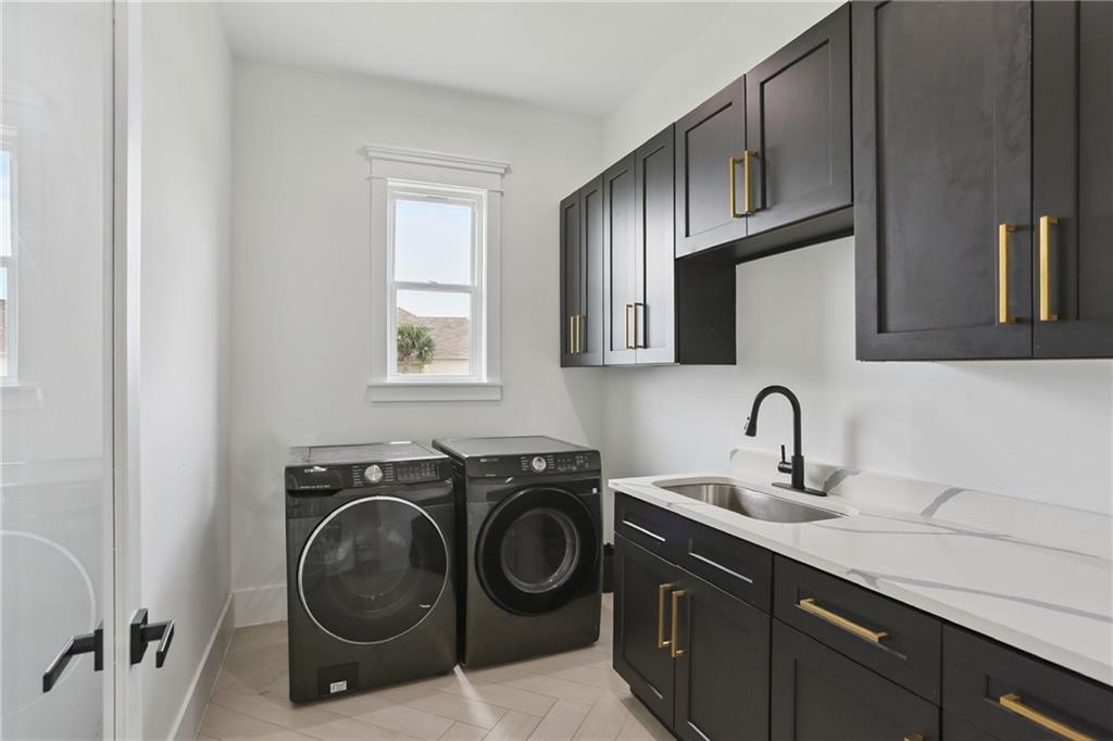 2221 SUNSET Boulevard