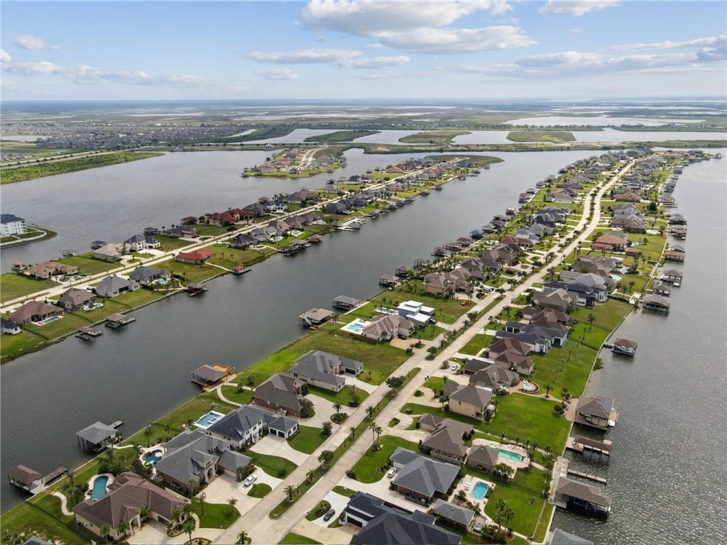 2221 SUNSET Boulevard