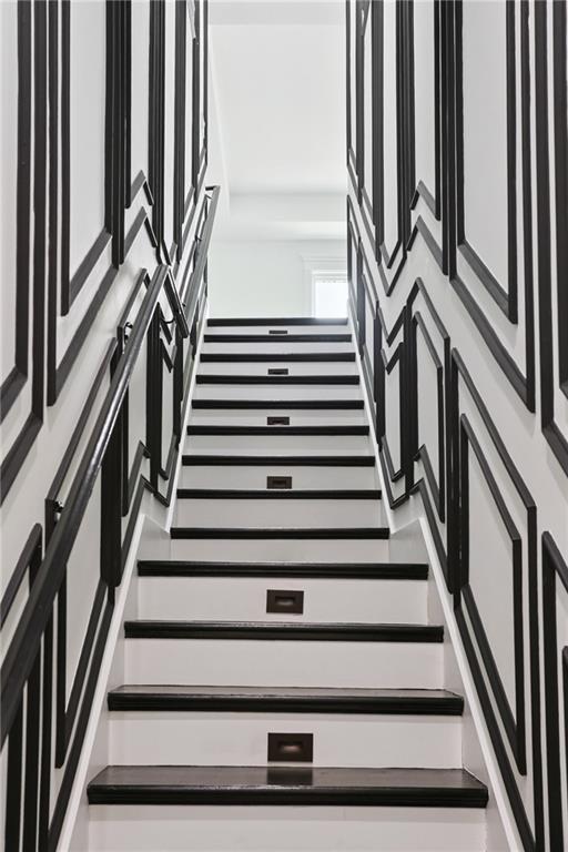 2221 SUNSET Boulevard