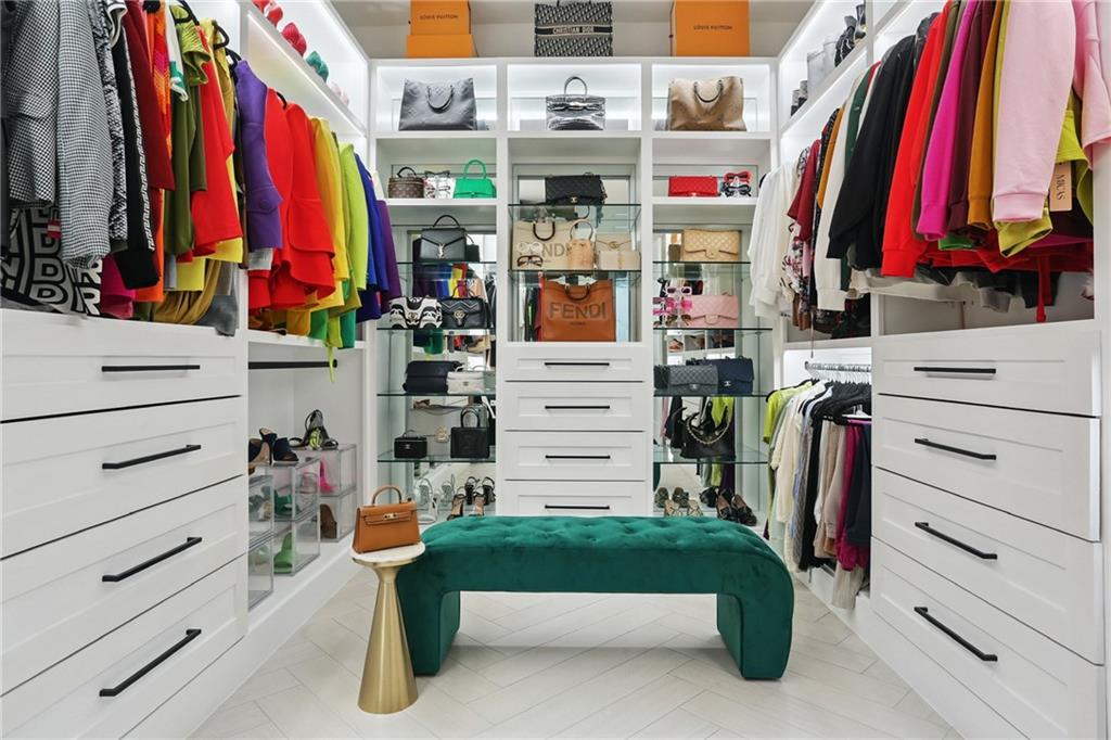 2221 SUNSET Boulevard