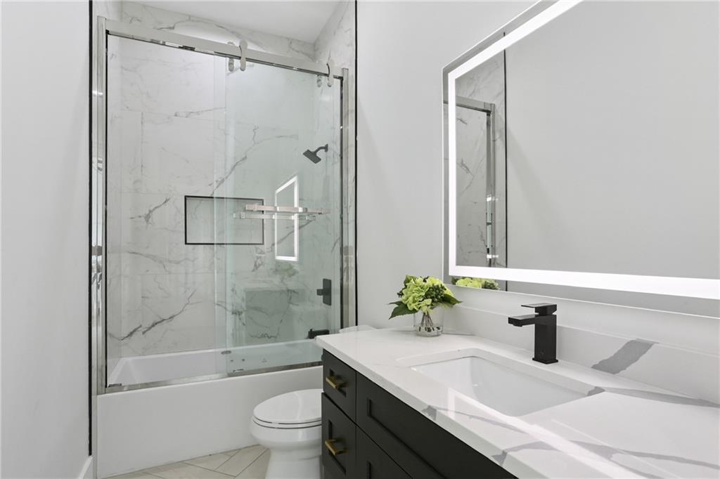 2221 SUNSET Boulevard