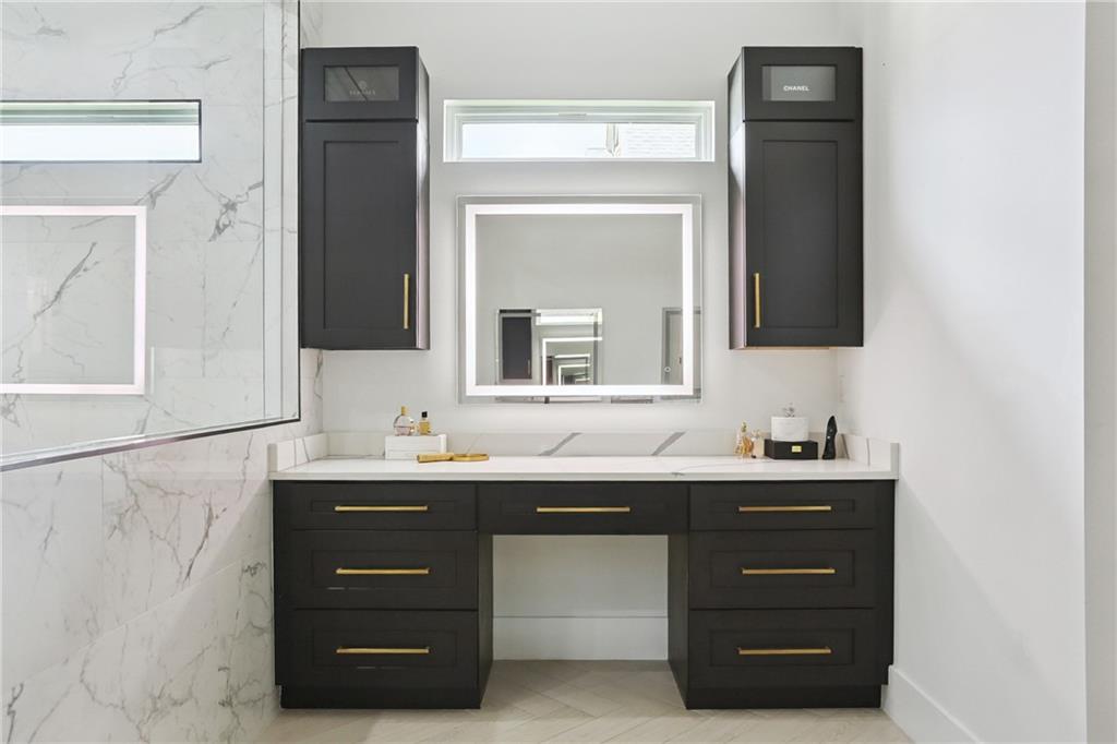 2221 SUNSET Boulevard