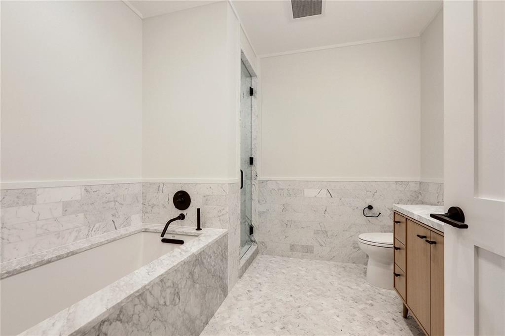 1001 JULIA Street 12G