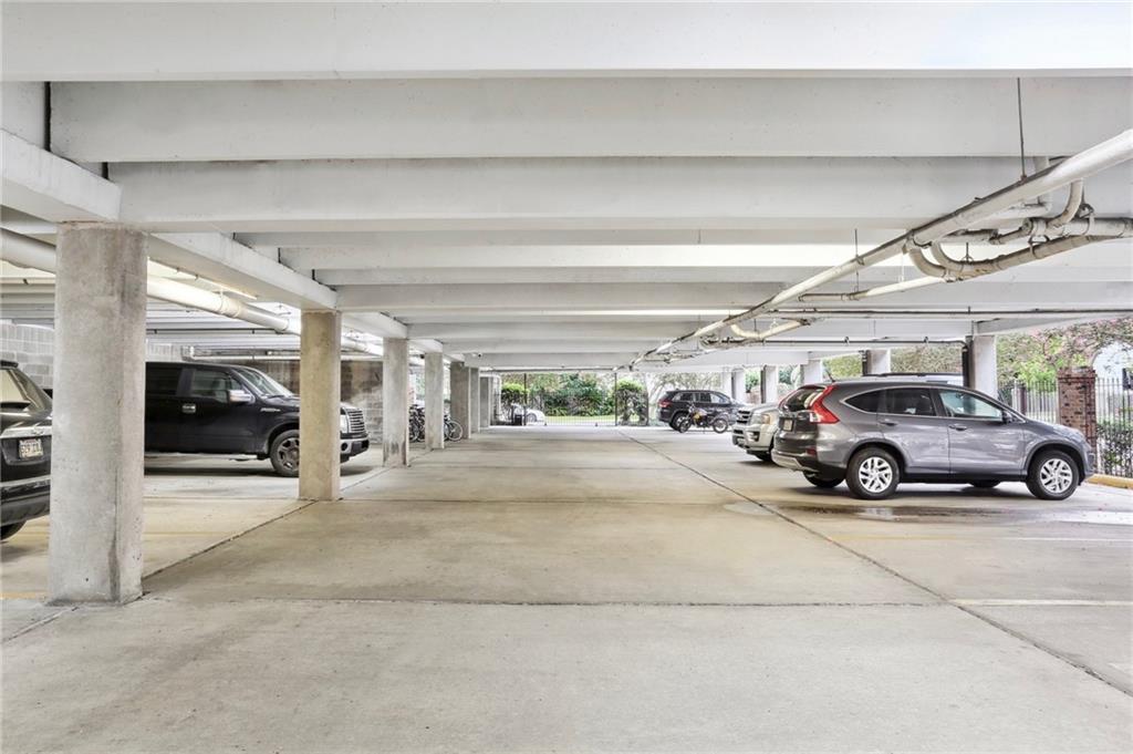 1765 COLISEUM Street 405