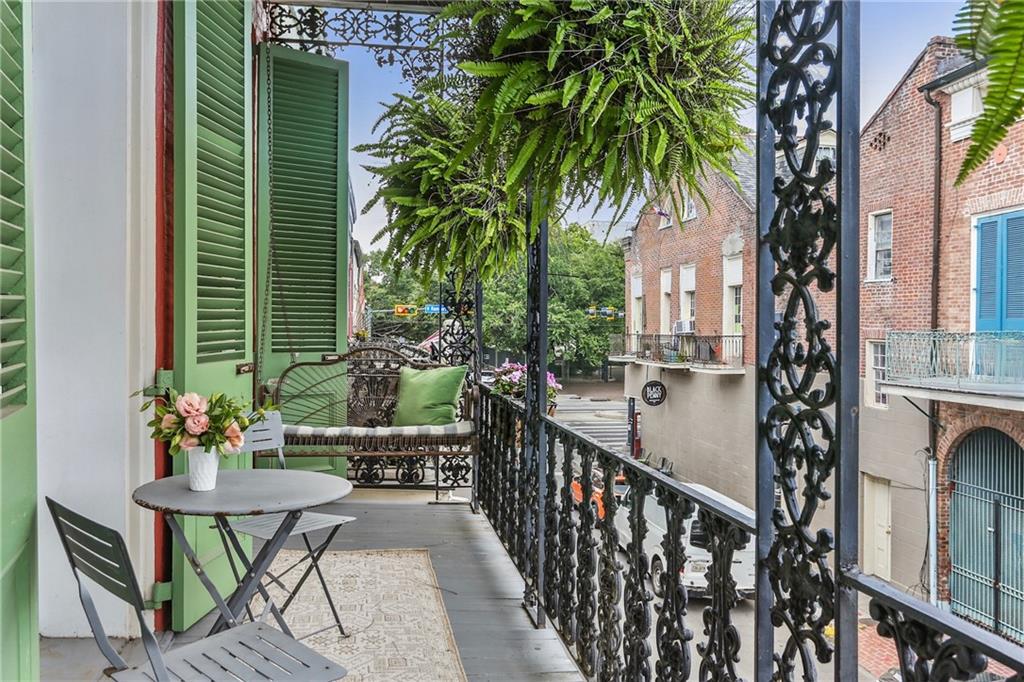 1022 ST. PETER Street 201