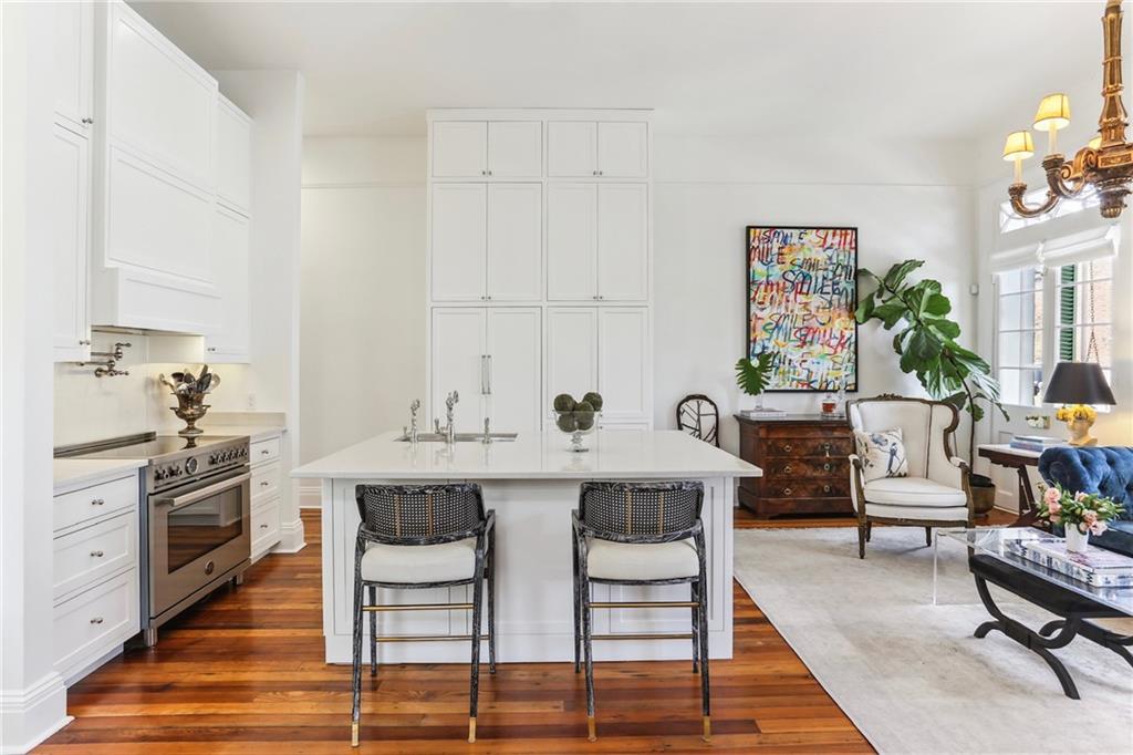 1022 ST. PETER Street 201