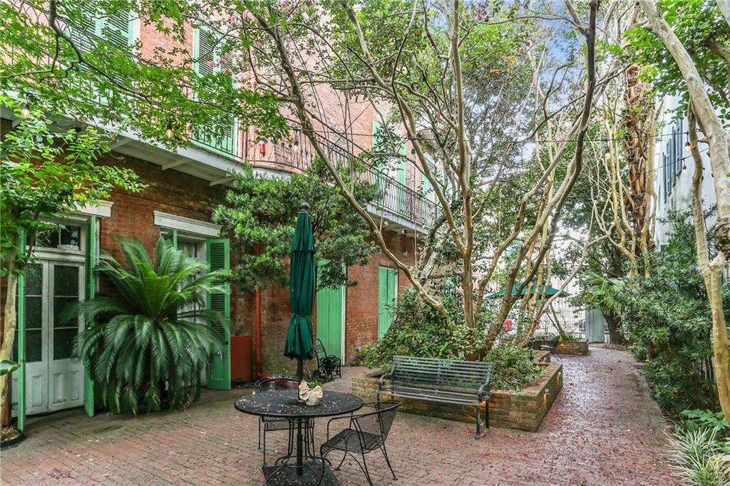 1022 ST. PETER Street 201