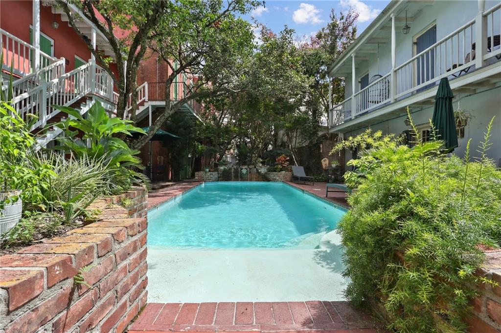 1022 ST. PETER Street 201