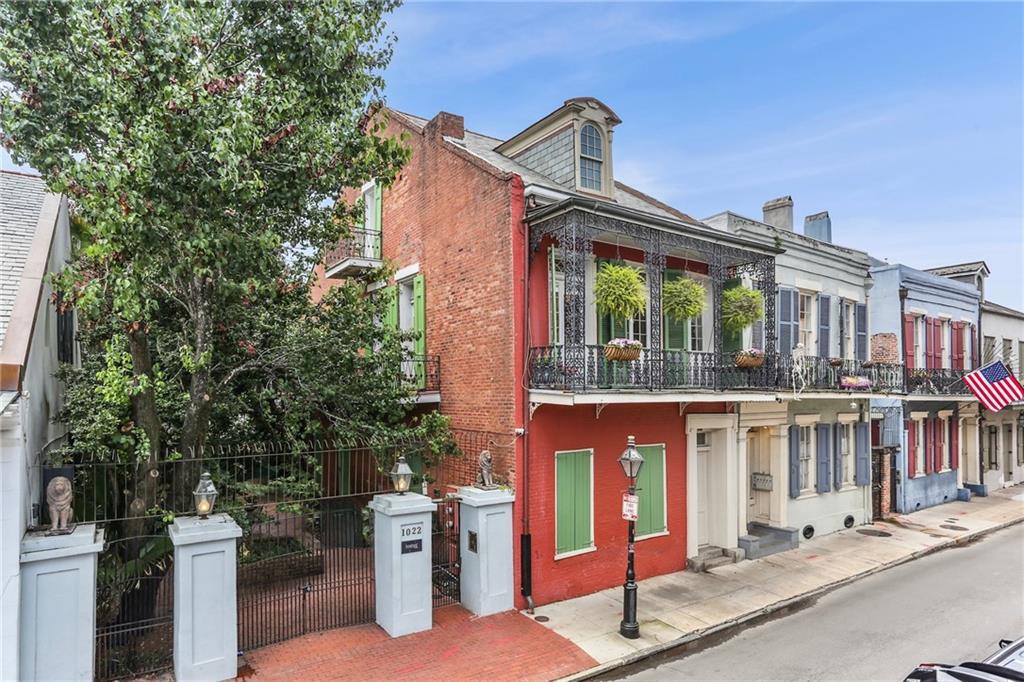 1022 ST. PETER Street 201