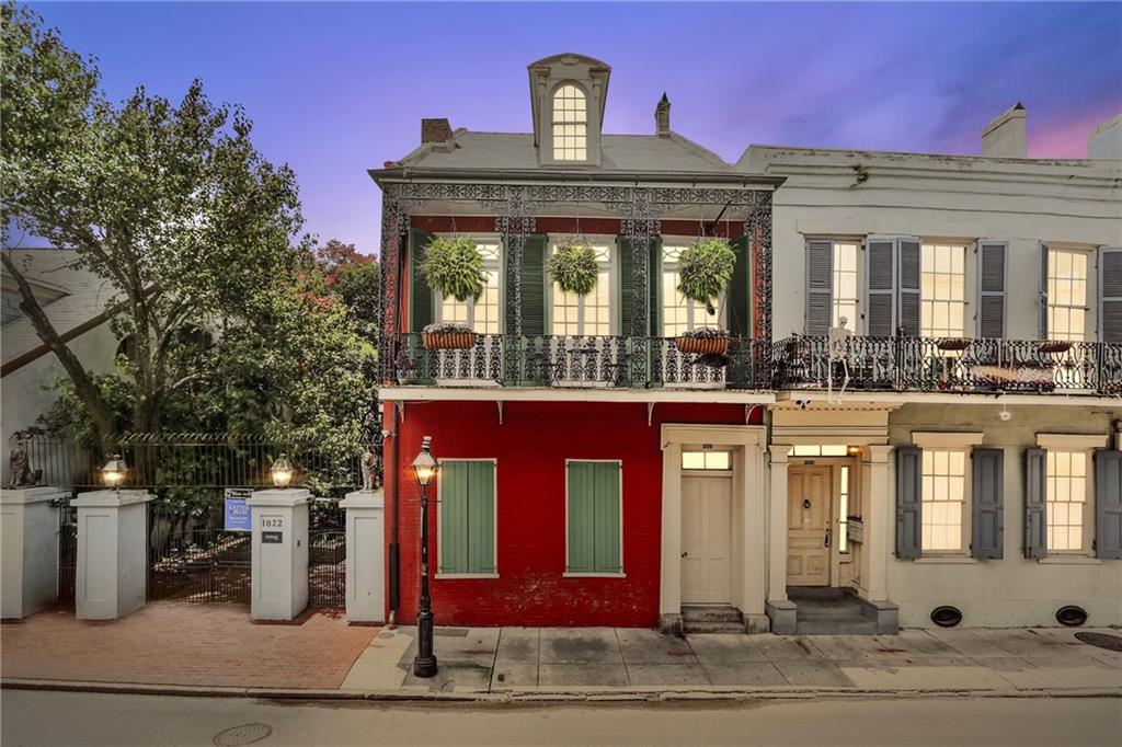 1022 ST. PETER Street 201