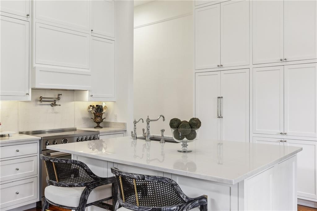 1022 ST. PETER Street 201