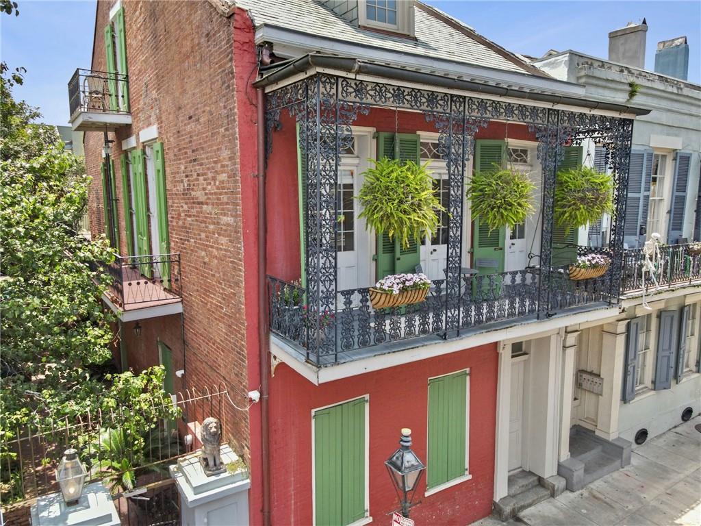 1022 ST. PETER Street 201