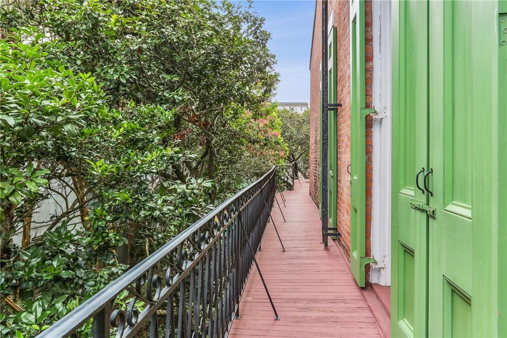 1022 ST. PETER Street 201