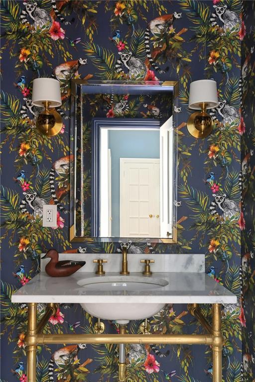 1022 ST. PETER Street 201