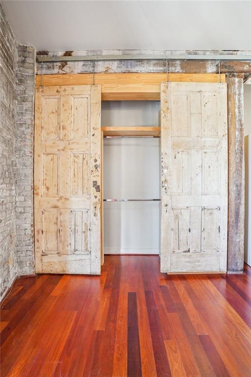 900 S PETERS Street 1