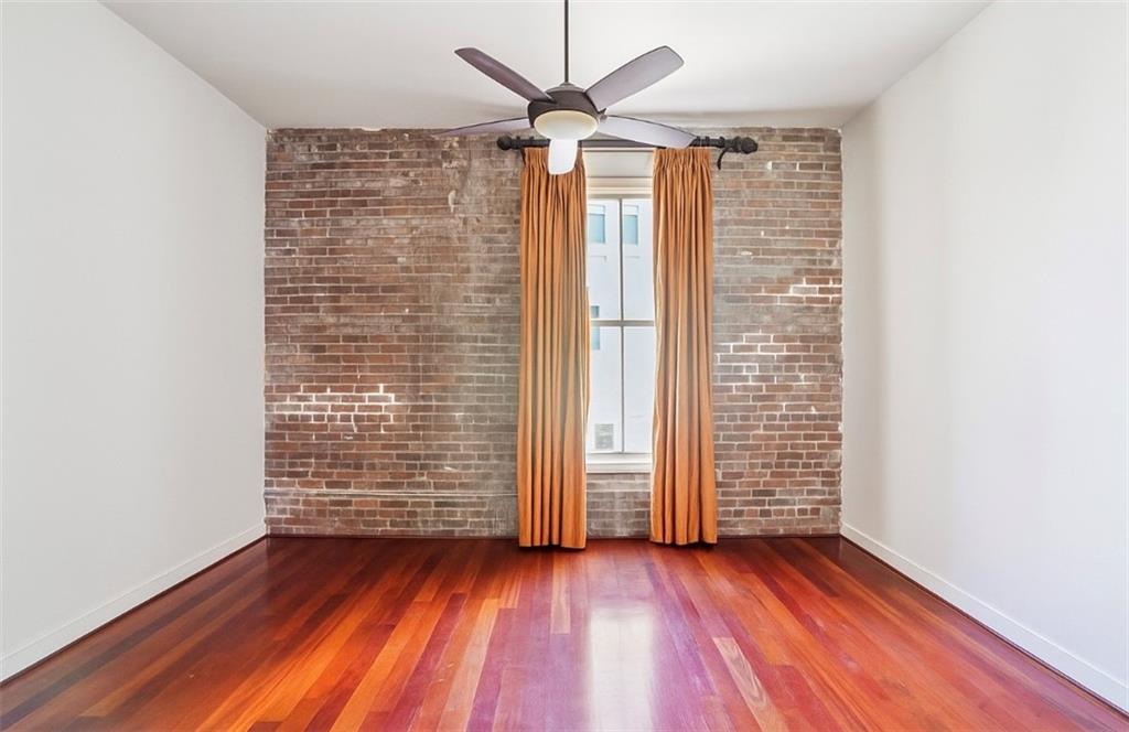 900 S PETERS Street 1