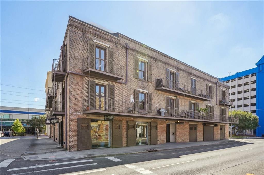 900 S PETERS Street 1