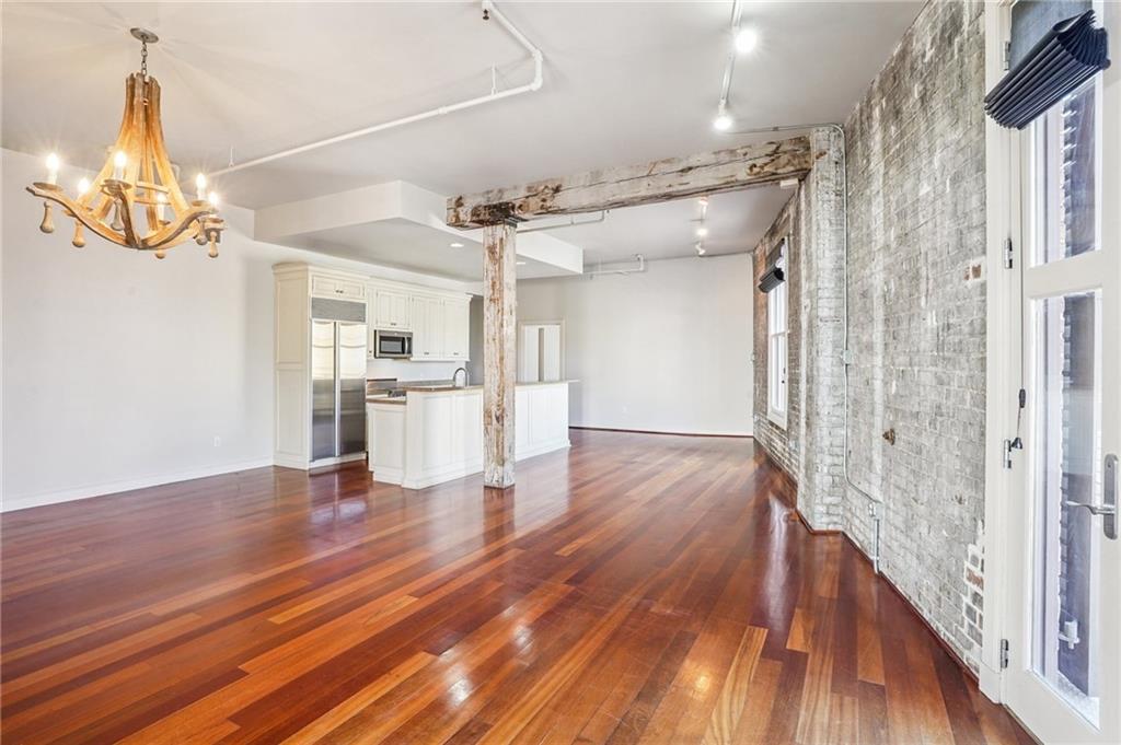 900 S PETERS Street 1