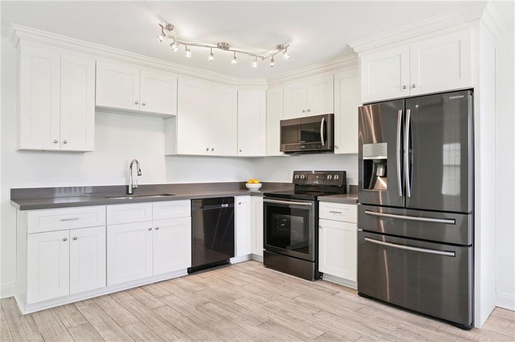 4415 TCHOUPITOULAS Street