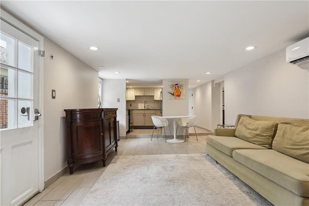 2429 OCTAVIA Street Lower