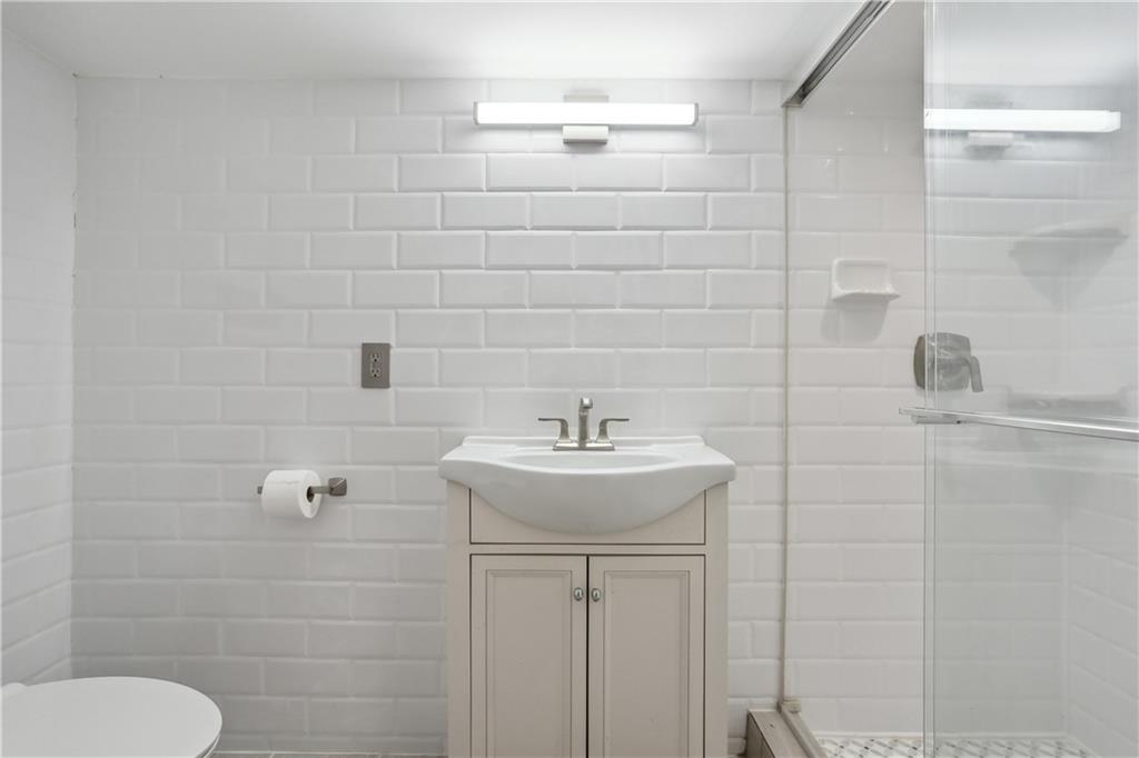 2429 OCTAVIA Street Lower