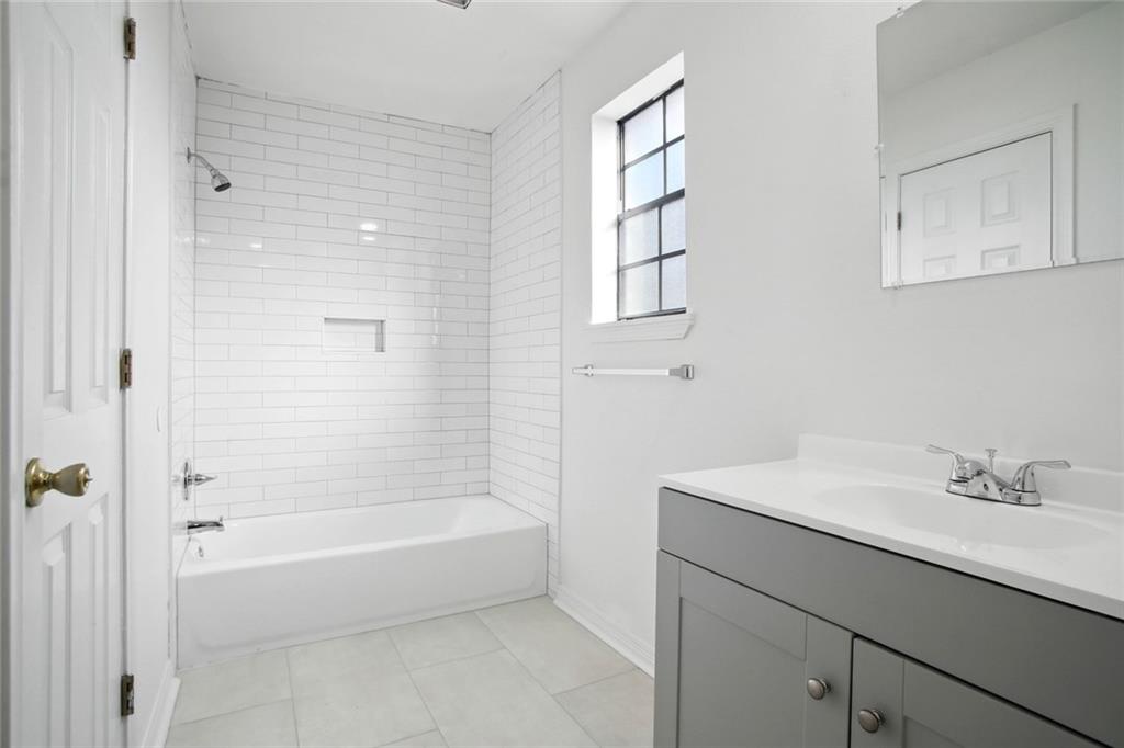 2119 HUMANITY. Street