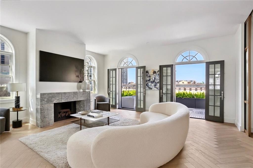 416 COMMON Street PHB