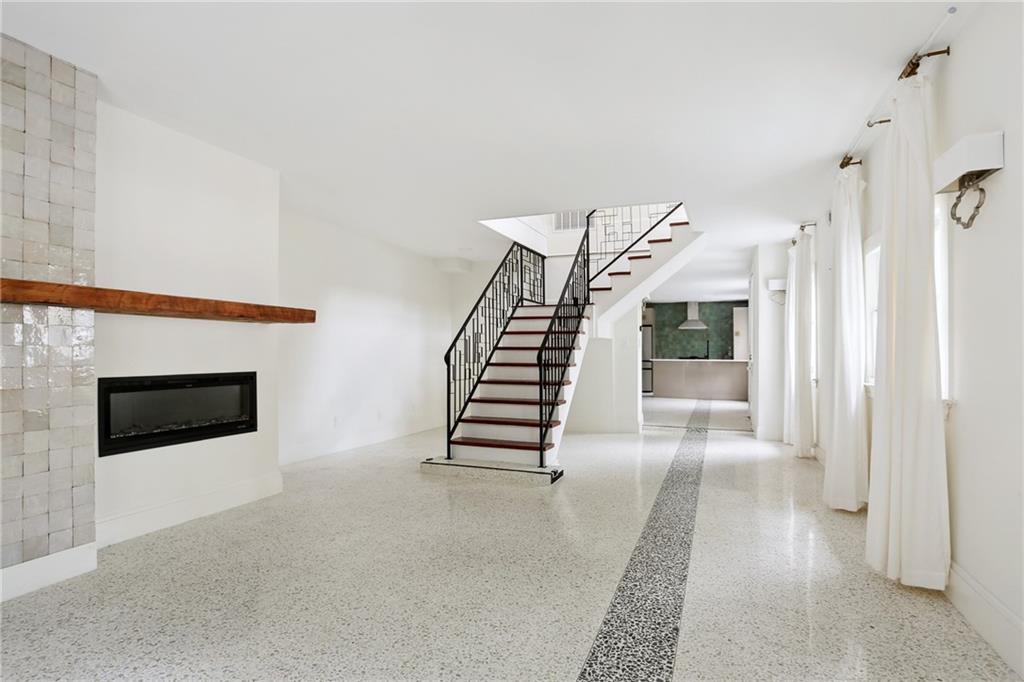 1729 PRYTANIA Street