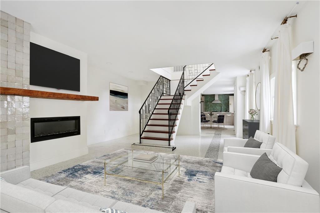 1729 PRYTANIA Street