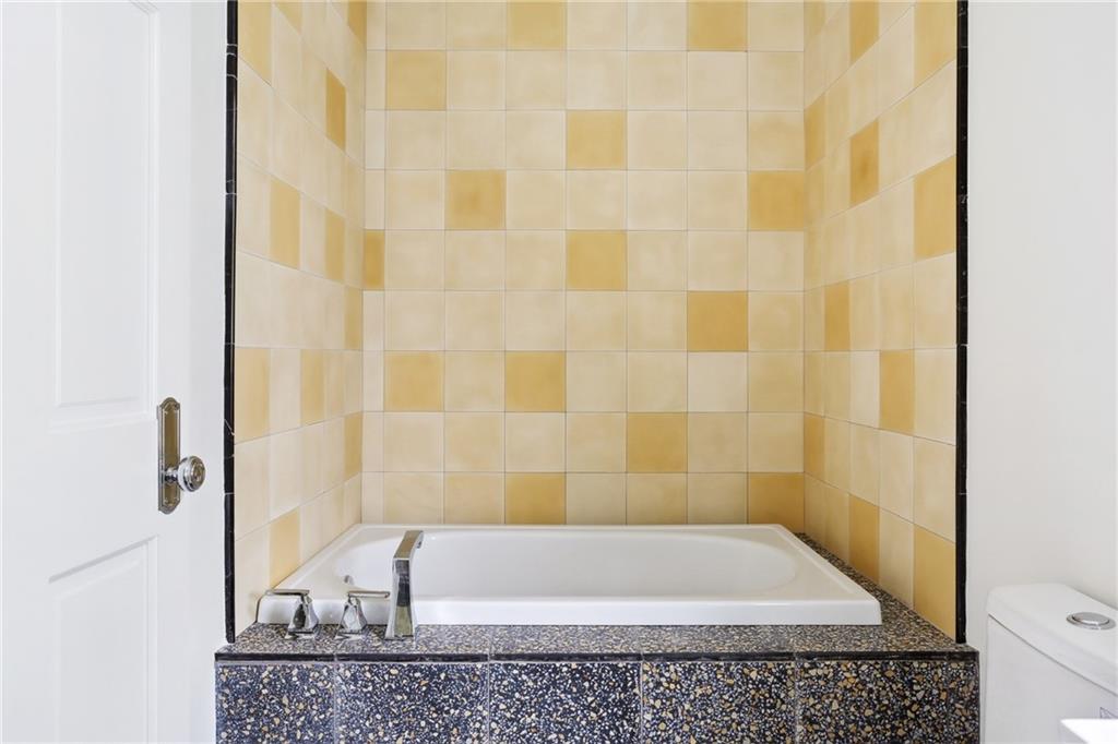 1729 PRYTANIA Street