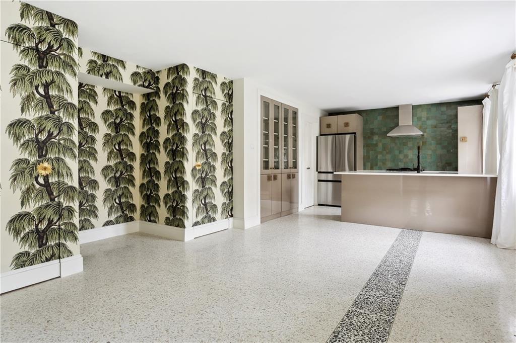 1729 PRYTANIA Street