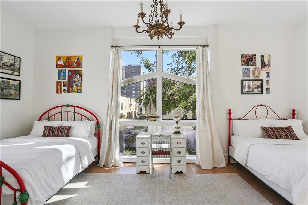 2126 BRAINARD Street