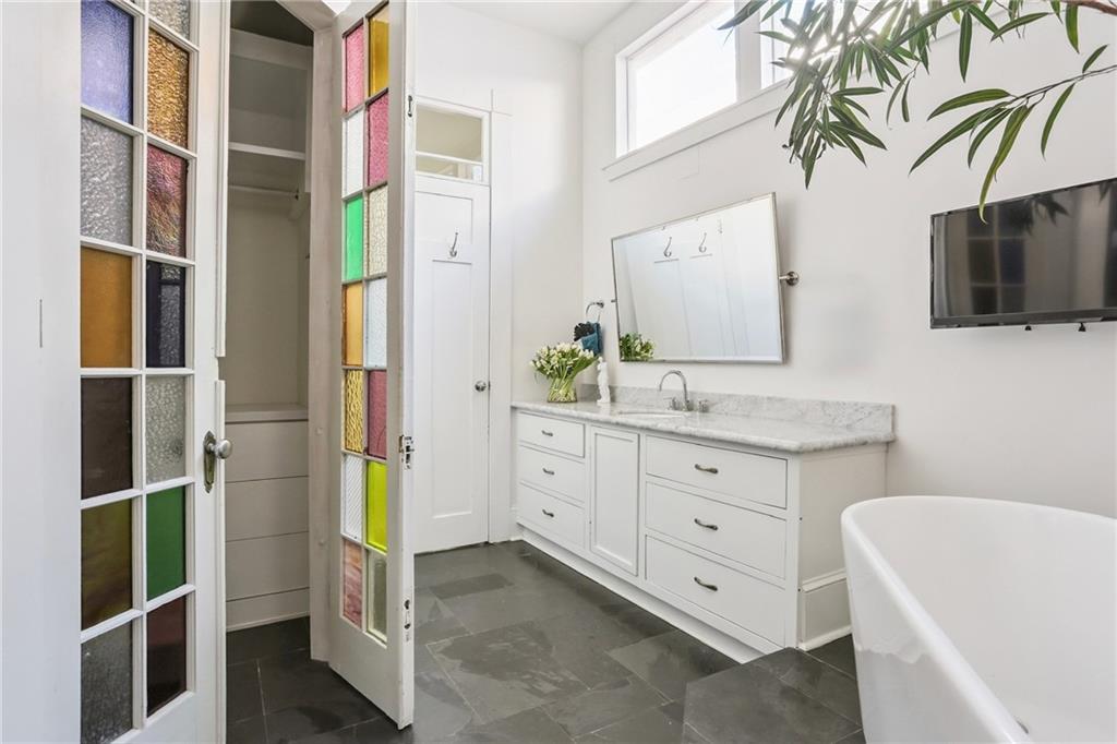 2126 BRAINARD Street